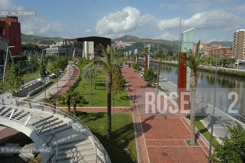 ( SPAGNA - SPAIN) BASQUE LAND VIZCAIA PAESI BASCHI : BILBAO : THE WATERFRONT  / GEO MUSEO ARCHITETTURA CONTEMPORANEA FIUME.