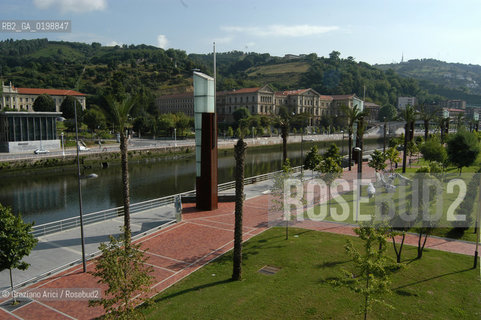 ( SPAGNA - SPAIN) BASQUE LAND VIZCAIA PAESI BASCHI : BILBAO : THE WATERFRONT  / GEO MUSEO ARCHITETTURA CONTEMPORANEA FIUME.