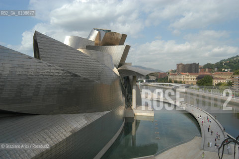 ( SPAGNA - SPAIN) BASQUE LAND VIZCAIA PAESI BASCHI : BILBAO : THE GUGGENHEIM MUSEUM DI FRANK GEHRY-  © 2004 Graziano Arici/Rosebud2 / GEO MUSEO ARCHITETTURA CONTEMPORANEA METALLO