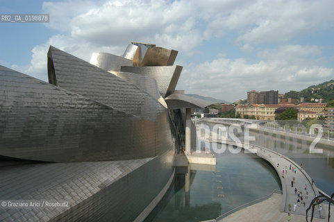 ( SPAGNA - SPAIN) BASQUE LAND VIZCAIA PAESI BASCHI : BILBAO : THE GUGGENHEIM MUSEUM DI FRANK GEHRY-  © 2004 Graziano Arici/Rosebud2 / GEO MUSEO ARCHITETTURA CONTEMPORANEA METALLO