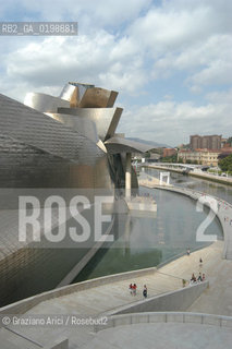 ( SPAGNA - SPAIN) BASQUE LAND VIZCAIA PAESI BASCHI : BILBAO : THE GUGGENHEIM MUSEUM DI FRANK GEHRY-  © 2004 Graziano Arici/Rosebud2 / GEO MUSEO ARCHITETTURA CONTEMPORANEA METALLO