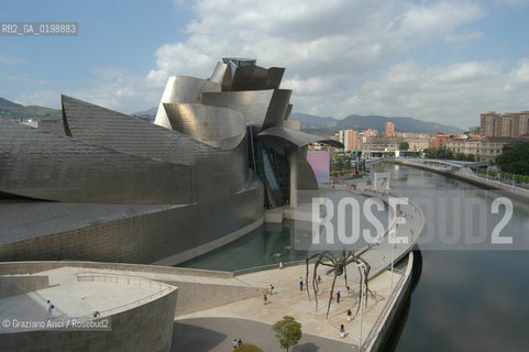 ( SPAGNA - SPAIN) BASQUE LAND VIZCAIA PAESI BASCHI : BILBAO : THE GUGGENHEIM MUSEUM DI FRANK GEHRY-  © 2004 Graziano Arici/Rosebud2 / GEO MUSEO ARCHITETTURA CONTEMPORANEA METALLO