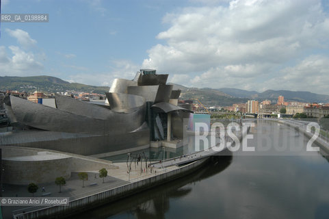 ( SPAGNA - SPAIN) BASQUE LAND VIZCAIA PAESI BASCHI : BILBAO : THE GUGGENHEIM MUSEUM DI FRANK GEHRY-  © 2004 Graziano Arici/Rosebud2 / GEO MUSEO ARCHITETTURA CONTEMPORANEA METALLO