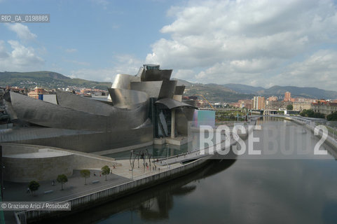 ( SPAGNA - SPAIN) BASQUE LAND VIZCAIA PAESI BASCHI : BILBAO : THE GUGGENHEIM MUSEUM DI FRANK GEHRY-  © 2004 Graziano Arici/Rosebud2 / GEO MUSEO ARCHITETTURA CONTEMPORANEA METALLO