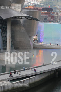 ( SPAGNA - SPAIN) BASQUE LAND VIZCAIA PAESI BASCHI : BILBAO : THE GUGGENHEIM MUSEUM DI FRANK GEHRY-  © 2004 Graziano Arici/Rosebud2 / GEO MUSEO ARCHITETTURA CONTEMPORANEA METALLO
