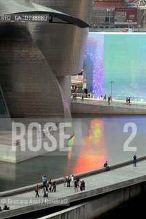 ( SPAGNA - SPAIN) BASQUE LAND VIZCAIA PAESI BASCHI : BILBAO : THE GUGGENHEIM MUSEUM DI FRANK GEHRY-  © 2004 Graziano Arici/Rosebud2 / GEO MUSEO ARCHITETTURA CONTEMPORANEA METALLO