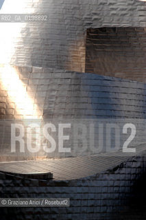 ( SPAGNA - SPAIN) BASQUE LAND VIZCAIA PAESI BASCHI : BILBAO : THE GUGGENHEIM MUSEUM DI FRANK GEHRY-  © 2004 Graziano Arici/Rosebud2 / GEO MUSEO ARCHITETTURA CONTEMPORANEA METALLO