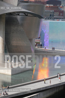 ( SPAGNA - SPAIN) BASQUE LAND VIZCAIA PAESI BASCHI : BILBAO : THE GUGGENHEIM MUSEUM DI FRANK GEHRY-  © 2004 Graziano Arici/Rosebud2 / GEO MUSEO ARCHITETTURA CONTEMPORANEA METALLO