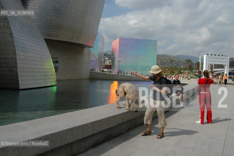 ( SPAGNA - SPAIN) BASQUE LAND VIZCAIA PAESI BASCHI : BILBAO : THE GUGGENHEIM MUSEUM DI FRANK GEHRY-  © 2004 Graziano Arici/Rosebud2 / GEO MUSEO ARCHITETTURA CONTEMPORANEA METALLO