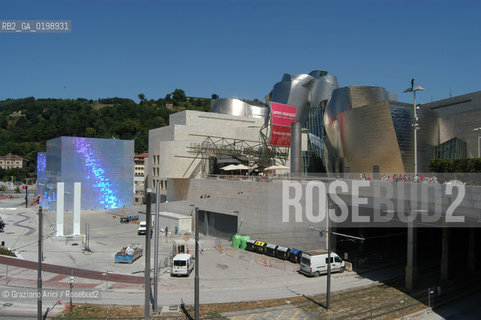 ( SPAGNA - SPAIN) BASQUE LAND VIZCAIA PAESI BASCHI : BILBAO : THE GUGGENHEIM MUSEUM DI FRANK GEHRY-  © 2004 Graziano Arici/Rosebud2 / GEO MUSEO ARCHITETTURA CONTEMPORANEA METALLO
