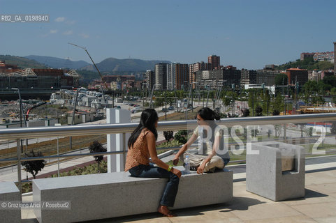 ( SPAGNA - SPAIN) BASQUE LAND VIZCAIA PAESI BASCHI : BILBAO : THE GUGGENHEIM MUSEUM DI FRANK GEHRY-  © 2004 Graziano Arici/Rosebud2 / GEO MUSEO ARCHITETTURA CONTEMPORANEA METALLO