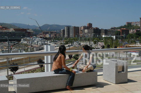 ( SPAGNA - SPAIN) BASQUE LAND VIZCAIA PAESI BASCHI : BILBAO : THE GUGGENHEIM MUSEUM DI FRANK GEHRY-  © 2004 Graziano Arici/Rosebud2 / GEO MUSEO ARCHITETTURA CONTEMPORANEA METALLO