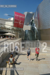 ( SPAGNA - SPAIN) BASQUE LAND VIZCAIA PAESI BASCHI : BILBAO : THE GUGGENHEIM MUSEUM DI FRANK GEHRY-  © 2004 Graziano Arici/Rosebud2 / GEO MUSEO ARCHITETTURA CONTEMPORANEA METALLO
