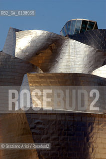 ( SPAGNA - SPAIN) BASQUE LAND VIZCAIA PAESI BASCHI : BILBAO : THE GUGGENHEIM MUSEUM DI FRANK GEHRY-  © 2004 Graziano Arici/Rosebud2 / GEO MUSEO ARCHITETTURA CONTEMPORANEA METALLO