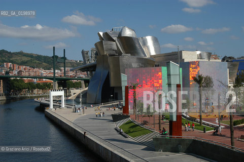 ( SPAGNA - SPAIN) BASQUE LAND VIZCAIA PAESI BASCHI : BILBAO : THE GUGGENHEIM MUSEUM DI FRANK GEHRY-  © 2004 Graziano Arici/Rosebud2 / GEO MUSEO ARCHITETTURA CONTEMPORANEA METALLO