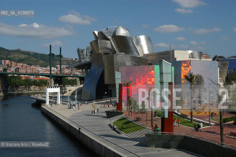 ( SPAGNA - SPAIN) BASQUE LAND VIZCAIA PAESI BASCHI : BILBAO : THE GUGGENHEIM MUSEUM DI FRANK GEHRY-  © 2004 Graziano Arici/Rosebud2 / GEO MUSEO ARCHITETTURA CONTEMPORANEA METALLO