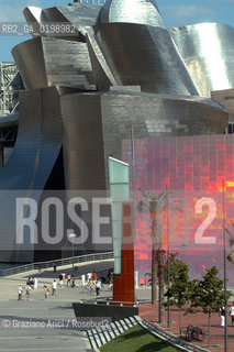 ( SPAGNA - SPAIN) BASQUE LAND VIZCAIA PAESI BASCHI : BILBAO : THE GUGGENHEIM MUSEUM DI FRANK GEHRY-  © 2004 Graziano Arici/Rosebud2 / GEO MUSEO ARCHITETTURA CONTEMPORANEA METALLO