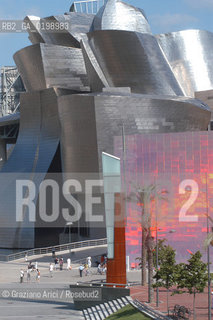 ( SPAGNA - SPAIN) BASQUE LAND VIZCAIA PAESI BASCHI : BILBAO : THE GUGGENHEIM MUSEUM DI FRANK GEHRY-  © 2004 Graziano Arici/Rosebud2 / GEO MUSEO ARCHITETTURA CONTEMPORANEA METALLO