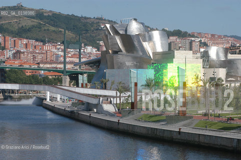 ( SPAGNA - SPAIN) BASQUE LAND VIZCAIA PAESI BASCHI : BILBAO : THE GUGGENHEIM MUSEUM DI FRANK GEHRY-  © 2004 Graziano Arici/Rosebud2 / GEO MUSEO ARCHITETTURA CONTEMPORANEA METALLO