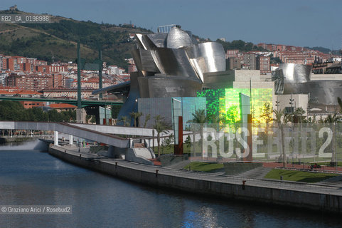 ( SPAGNA - SPAIN) BASQUE LAND VIZCAIA PAESI BASCHI : BILBAO : THE GUGGENHEIM MUSEUM DI FRANK GEHRY-  © 2004 Graziano Arici/Rosebud2 / GEO MUSEO ARCHITETTURA CONTEMPORANEA METALLO
