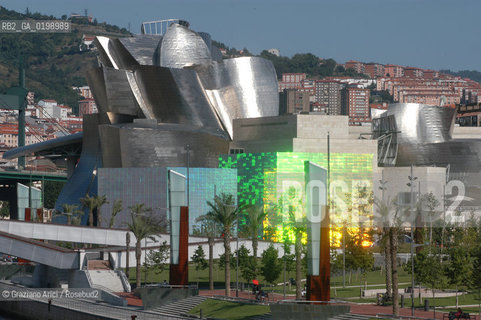 ( SPAGNA - SPAIN) BASQUE LAND VIZCAIA PAESI BASCHI : BILBAO : THE GUGGENHEIM MUSEUM DI FRANK GEHRY-  © 2004 Graziano Arici/Rosebud2 / GEO MUSEO ARCHITETTURA CONTEMPORANEA METALLO