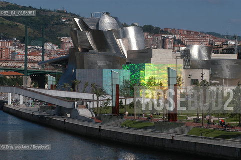 ( SPAGNA - SPAIN) BASQUE LAND VIZCAIA PAESI BASCHI : BILBAO : THE GUGGENHEIM MUSEUM DI FRANK GEHRY-  © 2004 Graziano Arici/Rosebud2 / GEO MUSEO ARCHITETTURA CONTEMPORANEA METALLO