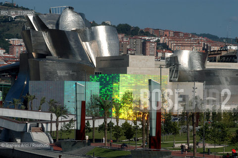 ( SPAGNA - SPAIN) BASQUE LAND VIZCAIA PAESI BASCHI : BILBAO : THE GUGGENHEIM MUSEUM DI FRANK GEHRY-  © 2004 Graziano Arici/Rosebud2 / GEO MUSEO ARCHITETTURA CONTEMPORANEA METALLO