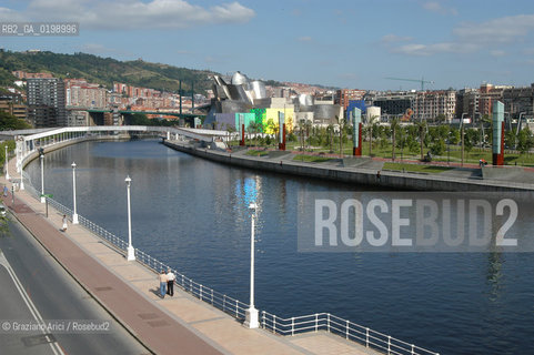 ( SPAGNA - SPAIN) BASQUE LAND VIZCAIA PAESI BASCHI : BILBAO : THE GUGGENHEIM MUSEUM DI FRANK GEHRY-  © 2004 Graziano Arici/Rosebud2 / GEO MUSEO ARCHITETTURA CONTEMPORANEA METALLO
