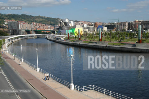 ( SPAGNA - SPAIN) BASQUE LAND VIZCAIA PAESI BASCHI : BILBAO : THE GUGGENHEIM MUSEUM DI FRANK GEHRY-  © 2004 Graziano Arici/Rosebud2 / GEO MUSEO ARCHITETTURA CONTEMPORANEA METALLO