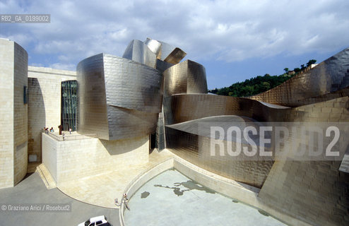 ( SPAGNA - SPAIN) BASQUE LAND VIZCAIA PAESI BASCHI : BILBAO : THE GUGGENHEIM MUSEUM DI FRANK GEHRY-  © 2004 Graziano Arici/Rosebud2 / GEO MUSEO ARCHITETTURA CONTEMPORANEA METALLO
