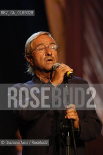 VENEZIA GRAN TEATRO LA FENICE  IL CANTAUTORE LUCIO DALLA © 2004 Graziano Arici/Rosebud2 MUSICA POP