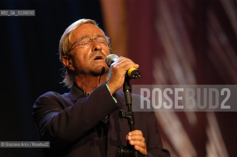 VENEZIA GRAN TEATRO LA FENICE  IL CANTAUTORE LUCIO DALLA © 2004 Graziano Arici/Rosebud2 MUSICA POP