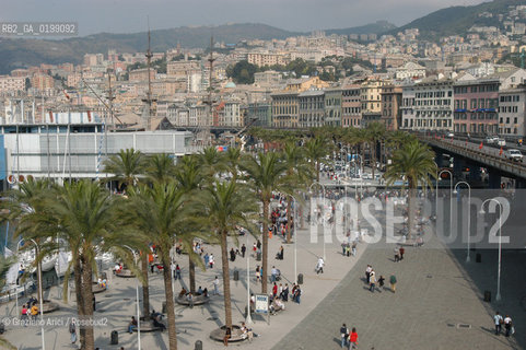GENOVA IL PORTO VECCHIO PIAZZA CARICAMENTO © 2004 Graziano Arici/Rosebud2