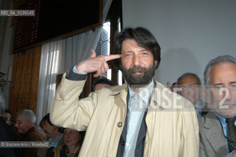 VENEZIA 18/04/05 - VITTORIA DI MASSIMO CACCIARI AL BALLOTTAGGIO PER SINDACO DI VENEZIA ©Graziano Arici/Rosebud2