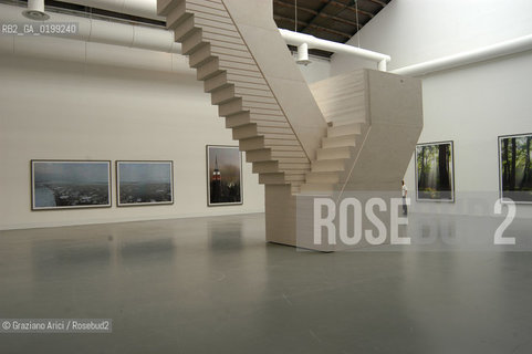 VENEZIA8/06/05 - 51 ESPOSIZIONE INTERNAZIONALE DARTE - LA SALA DI THOMAS RUFF E RACHEL WHITEREAD ©Graziano Arici/Rosebud2