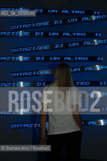 VENEZIA8/06/05 - 51 ESPOSIZIONE INTERNAZIONALE DARTE - INSTALLAZIONE DI JENNY HOLZER ©Graziano Arici/Rosebud2