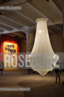 VENEZIA 9/06/05 - 51 ESPOSIZIONE INTERNAZIONALE DARTE - LARSENALE: THE INSTALLATION OF THE ARTIST JOANA VASCONCELOS : THE BRIDE ©Graziano Arici/Rosebud2 BIENNALE