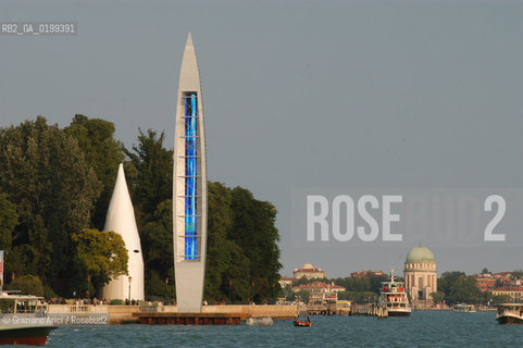 VENEZIA8/06/05 - 51 ESPOSIZIONE INTERNAZIONALE DARTE - WORK OF THE ARTIST FABRIZIO PLESSI : MARE VERTICALE  ©Graziano Arici/Rosebud2 BIENNALE