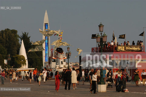 VENEZIA8/06/05 - 51 ESPOSIZIONE INTERNAZIONALE DARTE - WORK OF THE ARTIST FABRIZIO PLESSI : MARE VERTICALE  ©Graziano Arici/Rosebud2 BIENNALE