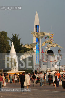 VENEZIA8/06/05 - 51 ESPOSIZIONE INTERNAZIONALE DARTE - WORK OF THE ARTIST FABRIZIO PLESSI : MARE VERTICALE  ©Graziano Arici/Rosebud2 BIENNALE