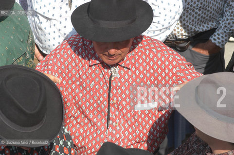 FRANCE - ARLES (PROVENCE-PROVENZA) : COCCARDE DOR FEAST ©Graziano Arici/Rosebud2 GEO COSTUME TIPICO