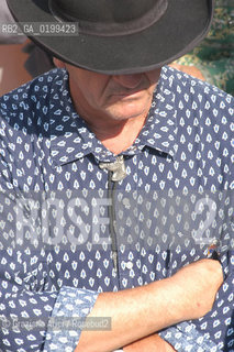 FRANCE - ARLES (PROVENCE-PROVENZA) : COCCARDE DOR FEAST ©Graziano Arici/Rosebud2 GEO COSTUME TIPICO