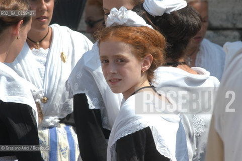 FRANCE - ARLES (PROVENCE-PROVENZA) : COCCARDE DOR FEAST ©Graziano Arici/Rosebud2 GEO COSTUME TIPICO