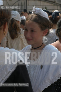 FRANCE - ARLES (PROVENCE-PROVENZA) : COCCARDE DOR FEAST ©Graziano Arici/Rosebud2 GEO COSTUME TIPICO