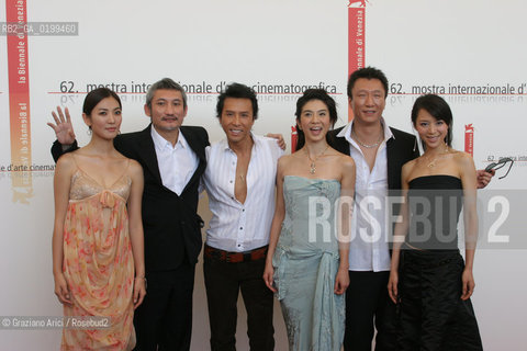 31_08_05 - 62 VENICE FILM FESTIVAL - FILM SEVEN SWORDS - LEFT TO RIGHT: KIM SO YEUN, THE DIRECTOR TSUI HARK, DONNIE YEN, CHARLIE YOUNG, SUN HONGLEI, ZHANG JINGCHU.©Graziano Arici/Rosebud2