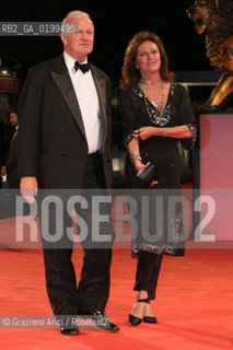 31_08_05 - 62 VENICE FILM FESTIVAL - FILM THE FINE ART OF LOVE - THE DIRECTOR JOHN IRVIN WITH THE ACTRESS JAQUELINE BISSET.©Graziano Arici/Rosebud2