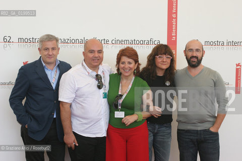 01_09_05 - 62 VENICE FILM FESTIVAL - FILM LA VIDA SEGRETA DE LAS PALABRAS - LEFT TO RIGHT: JUAN RUIZ DE GAUNA, THE PRODUCER AUGUSTIN ALMODOVAR, GATTER GARCIA, THE DIRECTOR ISABEL COIXET AND THE ACTOR JAVIER CAMARA.©Graziano Arici/Rosebud2