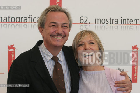 04_09_05 - 62 VENICE FILM FESTIVAL - FILM THE BROTHERS GRIMM - THE ACTORS REMO GIRONE AND HIS WIFE VICTORIA ZINNY.©Graziano Arici/Rosebud2