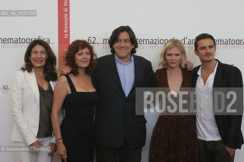 04_09_05 - 62 VENICE FILM FESTIVAL - FILM ELIZABETHTOWN - LEFT TO RIGHT: SUSAN SARANDON, THE DIRECTOR CAMERON CROWE, THE ACTRESS KIRSTEN DUNST AND THE ACTOR ORLANDO BLOOM.©Graziano Arici/Rosebud2