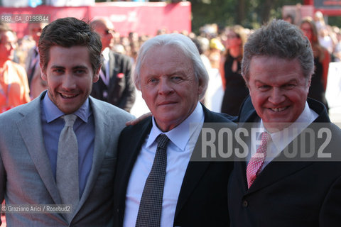 04_09_05 - 62 VENICE FILM FESTIVAL - FILM PROOF - PREMIERE/REDCARPET - LEFT TO RIGHT: THE ACTOR JAKE GYLLENHALL, ANTHONY HOPKINS AND THE DIRECTOR JOHN MADDEN .©Graziano Arici/Rosebud2